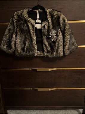 Robbi & Nikki by Robert Rodriguez Faux Fur Bolero in Brown and Black